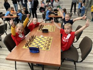 szachy 3 - Przedszkolaki uwielbiają szachy :)